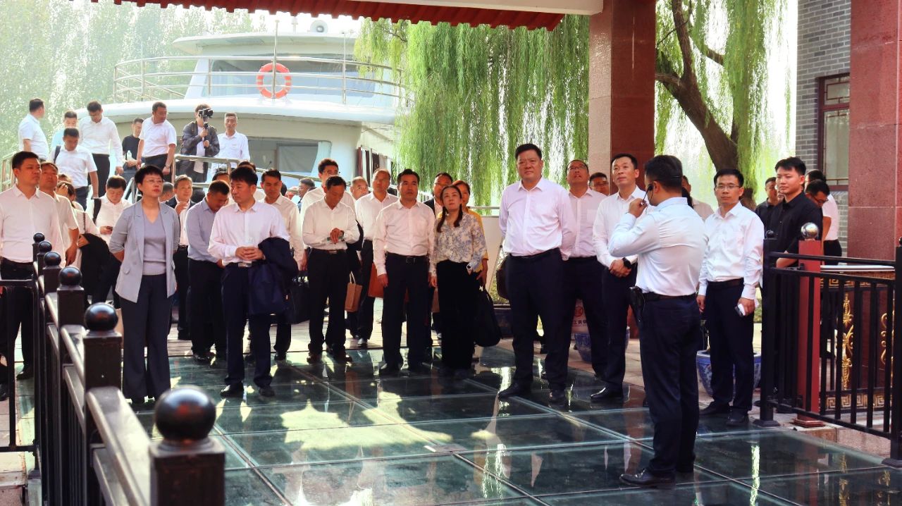 現(xiàn)場辦公 干在一線 | 孔子文旅集團(tuán)召開黨委（擴(kuò)大）會議暨重點(diǎn)項目建設(shè)現(xiàn)場會