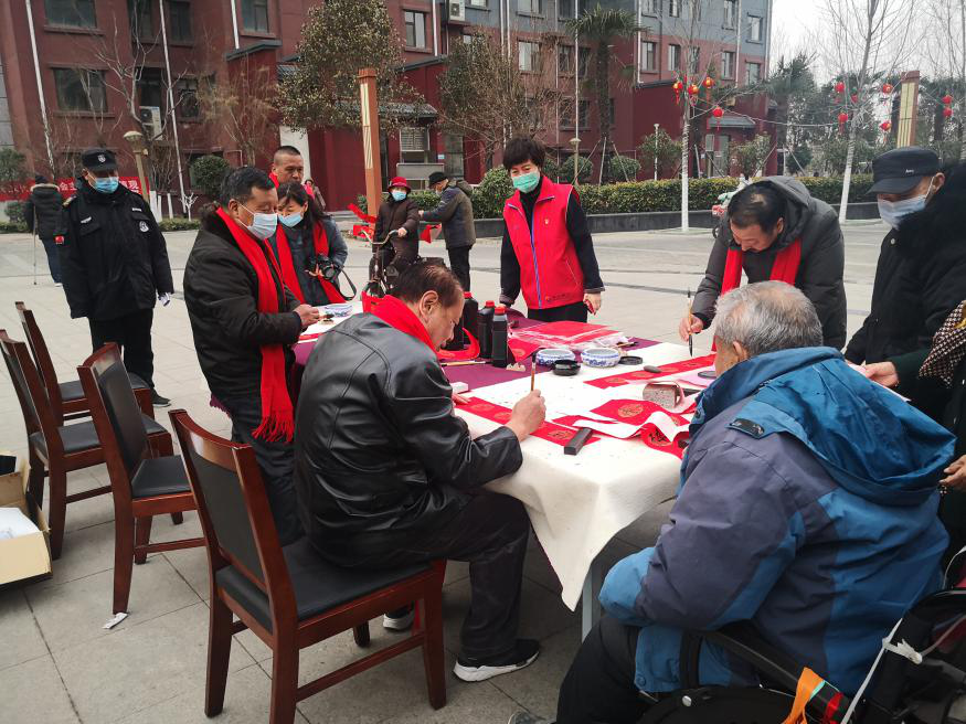 “民情書記”送春聯(lián) 墨香送福暖人心——濟(jì)寧孔子文旅集團(tuán)開展“民意5來聽”行動(dòng)