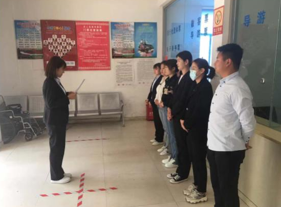 領(lǐng)下認(rèn)真閱讀了王杰生前的日記，其“一不怕苦，二不怕死”的王杰精神以及“在榮譽(yù)上不伸手，在待遇上不伸手，在物質(zhì)上不伸手”的崇高精神讓每一位黨員思想上受到洗禮，黨性上得到錘煉。